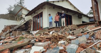 Bão số 13 – thiệt hại mới nhất: Hội An sạt lở nguy hiểm sau một đêm