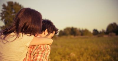 Đàn ông càng yêu bạn, họ càng ‘hành hạ’ bạn bằng 3 cách này