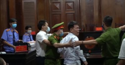 Cựu phó chánh án TAND quận 4 khóc, gọi ‘bố ơi’ khi nghe bản án tù