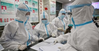 Nam tiếp viên hàng không: Làm lây nhiễm Covid-19 bị phạt thế nào?