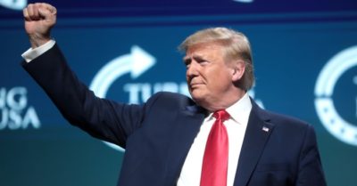 TT Trump gọi điện đến phiên điều trần tại Arizona cho biết ‘đang đáp trả’ phe cánh Biden