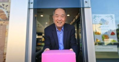 2 lần từ nghèo khổ thành triệu phú – cuộc đời ‘nhiều vai’ của Vua bánh rán ở California