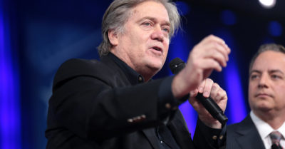 Bannon kêu gọi những người ủng hộ TT Trump hoãn chi tiêu