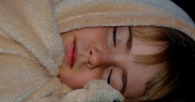 Chăn nặng có 4 lợi ích, đặc biệt cải thiện giấc ngủ