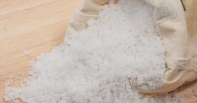 Hãy để xa chất hút ẩm khỏi trẻ em! Nó có thể làm chúng bị mù