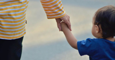 Trong một thế giới đầy biến động, người mẹ nên làm gì?