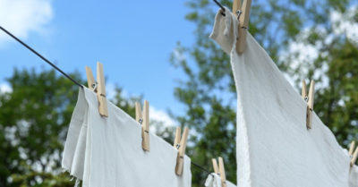 Quần áo sạch bong nhờ một thứ nhà bếp nào cũng có