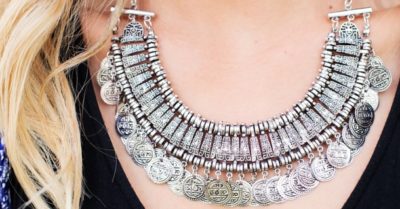 Đồ trang sức: Vì sao bạn nên tháo ra trước khi đi ngủ?