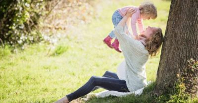 Các nghiên cứu chứng minh ôm ấp con càng nhiều, não của chúng càng phát triển