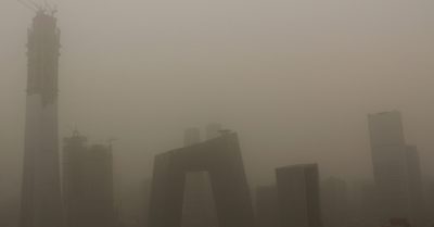 Trung Quốc tiếp tục cảnh báo bão cát nặng nề – nhìn lại hoàng đế thời xưa hành động gì khi bão cát đến