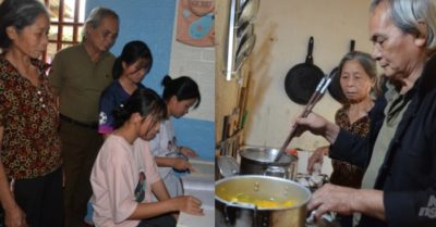 Chuyện nhân đức của gia đình 50 năm nuôi học sinh ăn, ở trọ miễn phí