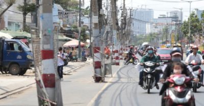 80 cột điện lập ‘hàng rào’ giữa phố: Ngành điện TP. HCM nói lý do