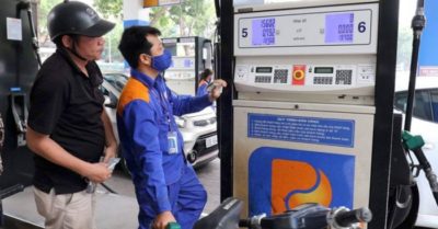 Giá xăng tiếp tục tăng mạnh, gần 800 đồng/lít