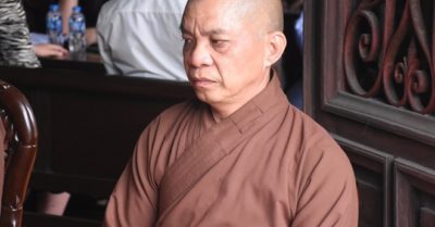 Tin tức 18/3: Giải thích của Sư trụ trì dí hương đuổi người đi lễ chùa ở Hải Phòng; Bắt giam cụ ông 70 tuổi tưới xăng đốt 3 căn nhà của người thân; TT Mỹ Biden gọi TT Nga Putin là ‘kẻ giết người’…