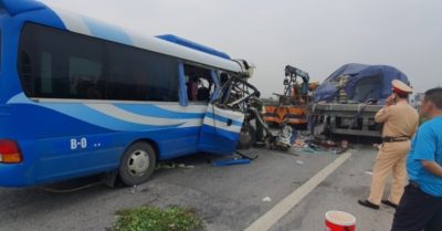 Tin tức 17/3: Lời kể của nạn nhân trong vụ tai nạn khiến 2 người chết và 17 người đi lễ bị thương vong; 6 người ở Hà Nội nghi nhiễm SARS-CoV-2 do tiếp xúc gần với 1 người Hải Dương…
