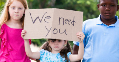 Trẻ em Mỹ bị đuổi khỏi nhà để lấy chỗ cho trẻ nhập cư