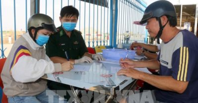 Covid-19 báo động ở láng giềng: Việt Nam nguy cơ tái bùng phát dịch