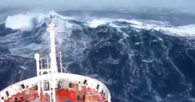 Siêu bão Surigae 3 ngày nữa vẫn giật trên cấp 17, ‘bẻ lái’ khi áp sát Biển Đông