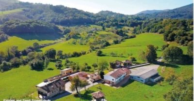 Bạn có thể mua toàn bộ ngôi làng ở Tây Ban Nha, với giá thấp hơn một căn hộ ở London