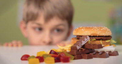 Người mẹ nghĩ ra cách để trẻ không ăn vặt quá mức – Bí quyết lan truyền chóng mặt trên mạng xã hội