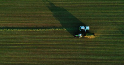 Nông dân Bỉ làm đồng, ‘tiện tay’ sửa đường biên giới với Pháp