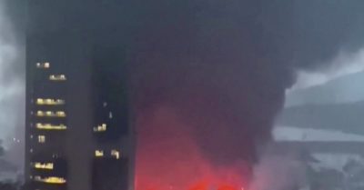 Video: Khói đen kịt trời, 16 tàu tuần dương ở Hồng Kông bốc cháy