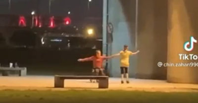 Người chồng ngồi xe lăn vẫn khiêu vũ cùng vợ, khoảnh khắc tựa như phim