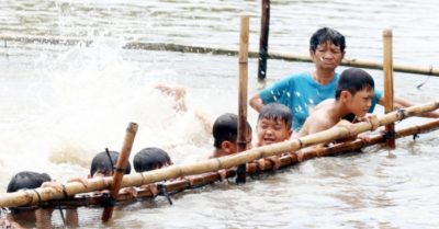 Chuyện bà Sáu Thia – người phụ nữ dạy bơi miễn phí cho 4.000 trẻ em miền Tây