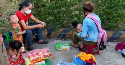 ‘Bỏ quên’ vợ con khi đi xe máy từ Bình Dương về Nghệ An, người chồng chia sẻ gì?