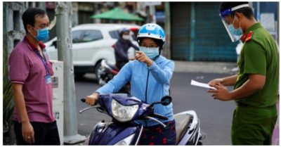 Tin tức tối 23/7: Thêm 3.397 ca; Cựu giám đốc cầm súng đi cướp ngân hàng lĩnh 23 năm tù; Hơn 800 người tiêm ‘nước’ thay vì tiêm vắc-xin Covid-19 ở Uganda