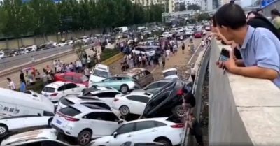 Video: Nước rút, ôtô chất đống ở đường hầm Kinh-Quảng, người dân không được vào hiện trường