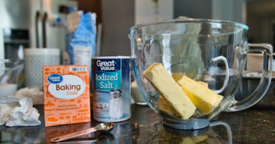 Tại sao giấm và baking soda rất hiệu quả cho việc tẩy rửa?