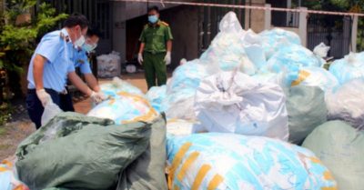 Phát hiện cơ sở mua khẩu trang phế liệu về tái chế, bán 8.500 đồng/kg