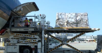 Hơn 6,2 tấn thiết bị y tế kiều bào tặng từ Mỹ bay thẳng về Việt Nam