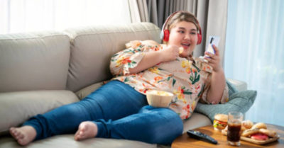 Tại sao bạn dễ tăng cân trong thời gian giãn cách?