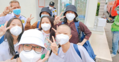 Nữ tình nguyện viên hy sinh mái tóc: ‘Đi chống dịch không cần xấu đẹp nữa…’