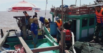 Đang thu lưới vướng vào ổ điện rò rỉ, 2 ngư dân bị điện giật tử vong trên biển