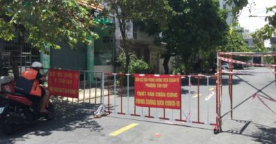 Lại cho shipper giao hàng tại ‘vùng đỏ’ Sài Gòn; nới kiểm soát cho nhân viên giao gas