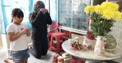 Mẹ mất vì covid-19, chị gái ốm đau phải thay mẹ nuôi em