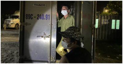 Tài xế giấu bố trong thùng xe để vượt chốt kiểm dịch vào Hải Phòng