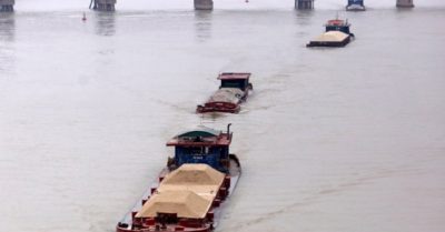 Giám đốc cầm đầu nhóm khai thác cát trái phép trên sông Hồng