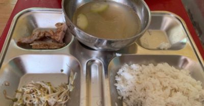 Phụ huynh “xót xa” với bữa ăn bán trú của học sinh lớp 2, Phòng Giáo dục và Đào tạo nói gì?