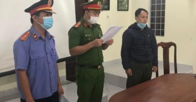 Trạm trưởng cùng Trạm phó kiểm lâm “bắt tay” với lâm tặc xẻ rừng