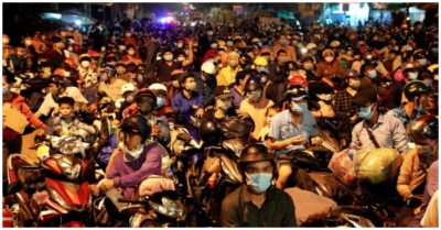 TP. HCM: Hàng nghìn người mắc kẹt ở cửa ngõ về miền Tây được đưa về bằng xe khách