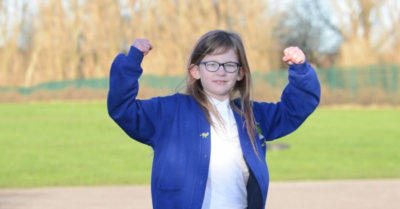 Cô bé siêu phàm: không đau, không đói, không cần ngủ