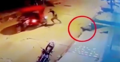 Clip: Bị chó đuổi, tên trộm tháo chạy bỏ lại đồng bọn