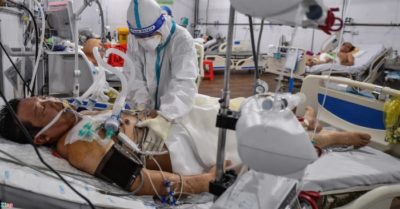 Tin tức tối 26/11: Thêm hơn 13.000 ca Covid-19; Người phụ nữ nhận 2.000 đồng hỗ trợ thiệt hại do bão: ‘Quá bất ngờ’; 3 người thương vong vì tài xế xe tải ngủ gục