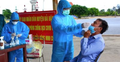 Cô dâu dương tính Covid-19, đoàn đón dâu thành F1