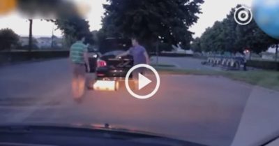 Video: Hai tài xế đấm bao cát giảng hòa sau va chạm