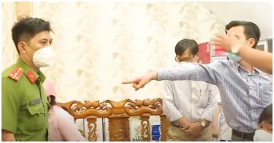 Tin tức tối 1/11: Thêm 5.598 ca Covid-19; Video người đàn ông chỉ tay vào công an đang làm việc hỏi: ‘Mày công tác ở đội nào?’; Một bó rau muống 25.000 đồng nhưng tiểu thương không thiết bán